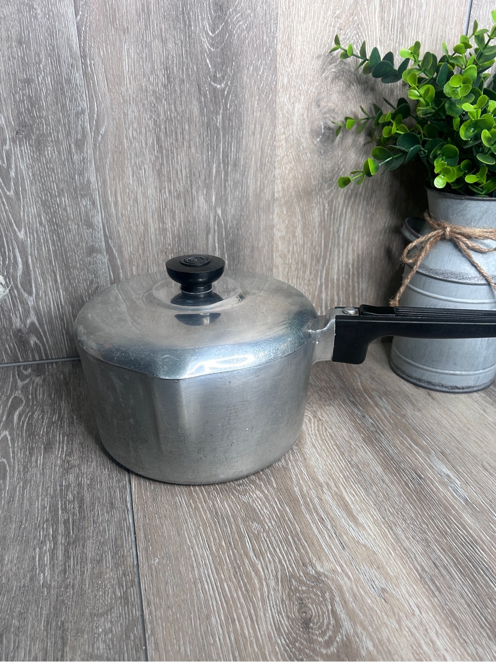 Vintage Wagner Ware Magnalite 3 Qt Saucepan w/Lid Double Pour Spout - Excellent